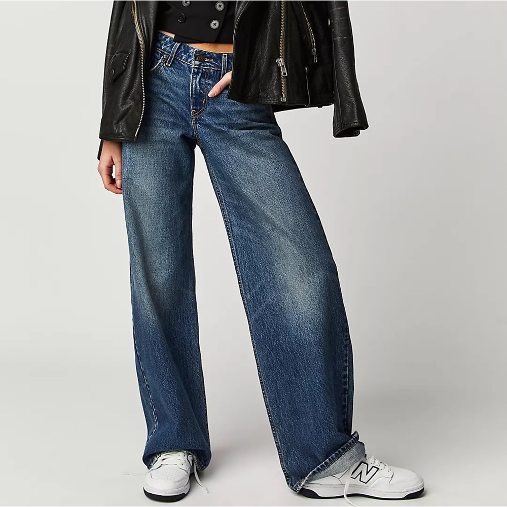 NEW Levis low loose jeans size 25